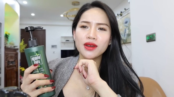 Chuy&ecirc;n gia marketing: Chiến thần H&agrave; Linh tuy&ecirc;n bố kh&ocirc;ng b&aacute;n ph&aacute; gi&aacute;, nhưng chỉ 3 từ của c&ocirc; đ&atilde; đẩy Dược phẩm Hoa Linh v&agrave;o khủng hoảng truyền th&ocirc;ng - Ảnh 1.