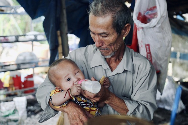 Lời khẩn cầu của &ocirc;ng nội xin cứu b&eacute; g&aacute;i 14 th&aacute;ng tuổi phải bỏ một b&ecirc;n mắt v&igrave; ung thư - Ảnh 3.