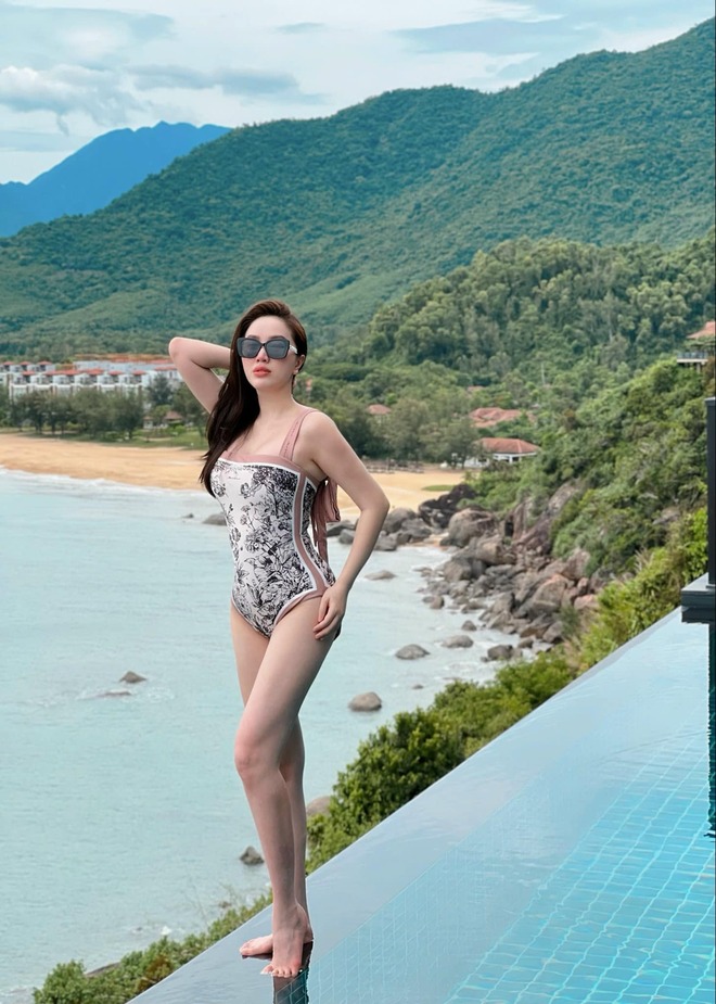 Khi các hot mom Vbiz diện bikini &quot;chặt chém cực cháy&quot;: Xét về độ sang chảnh thì mỹ nhân 34 tuổi này không có đối thủ - Ảnh 7.