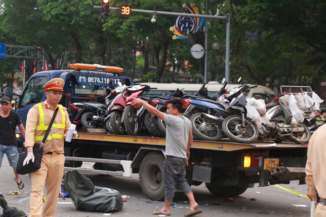 Giám đốc Công an TP.Hà Nội chỉ đạo điều tra vụ tài xế chở vợ đi khám bệnh gây tai nạn liên hoàn trên đường Võ Chí Công - Ảnh 3.