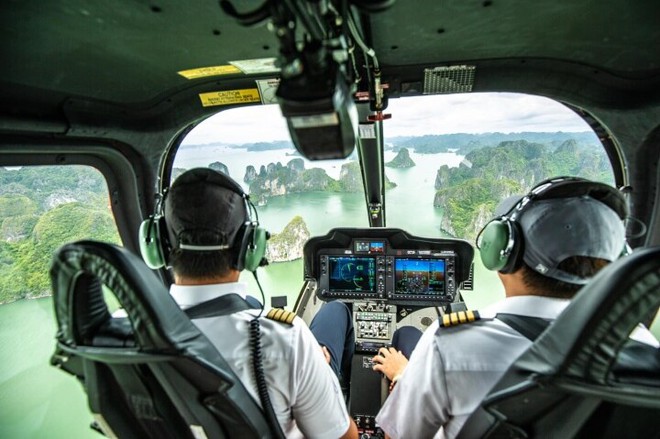Trực thăng Bell-505 bay ngắm cảnh Vịnh Hạ Long c&oacute; g&igrave; đặc biệt? - Ảnh 2.