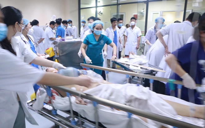 Vụ xe điên đâm liên hoàn tại Hà Nội: Bệnh viện E thông tin về 2 bệnh nhân chấn thương rất nặng - Ảnh 1.