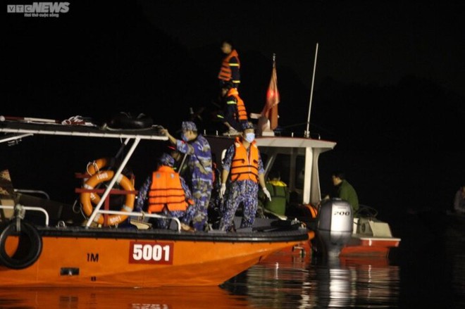 Xuyên đêm tìm kiếm thi thể nạn nhân vụ trực thăng Bell-505 rơi ở Hải Phòng - Ảnh 9.