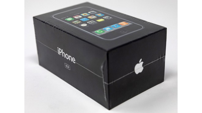 Một chiếc iPhone cổ lỗ sĩ vừa được bán gần 1 tỷ đồng - số tiền đủ để mua đứt 25 chiếc iPhone 14 Pro Max bản xịn nhất! - Ảnh 2.
