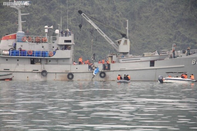 Hình ảnh mới nhất tại hiện trường máy bay rơi: Tìm thấy thi thể nạn nhân thứ 4 - Ảnh 2.