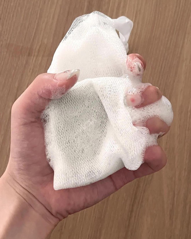 5 lỗi sai khi rửa mặt khiến da l&atilde;o h&oacute;a v&agrave; th&ocirc; r&aacute;p - Ảnh 2.