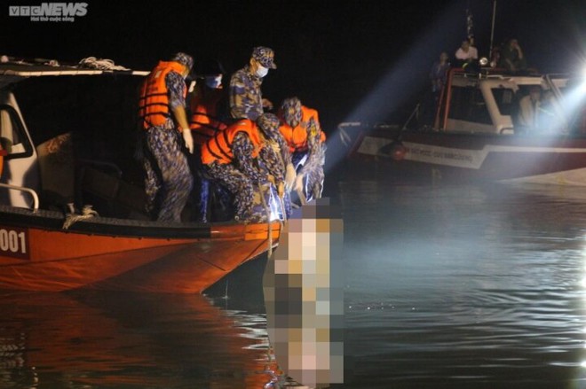 Xuyên đêm tìm kiếm thi thể nạn nhân vụ trực thăng Bell-505 rơi ở Hải Phòng - Ảnh 3.