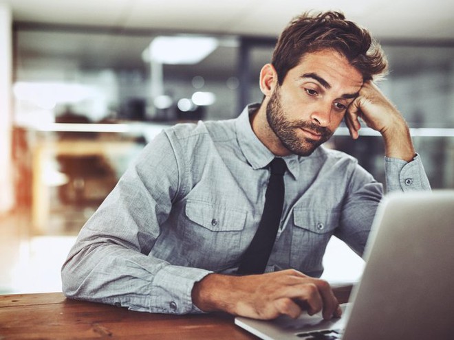 Người đ&agrave;n &ocirc;ng gi&agrave;u c&oacute; nhưng gia đ&igrave;nh đến thăm lại thu&ecirc; căn hộ gi&aacute; rẻ để tiếp đ&oacute;n - Ảnh 2.