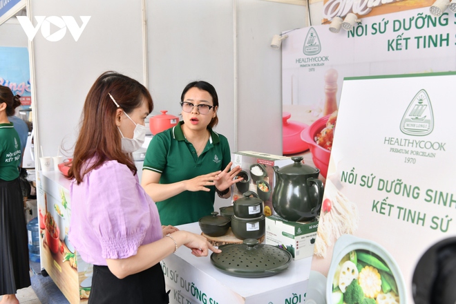 Lễ hội B&aacute;nh m&igrave; Việt Nam tại TP.HCM: Lễ hội hay hội chợ? - Ảnh 1.