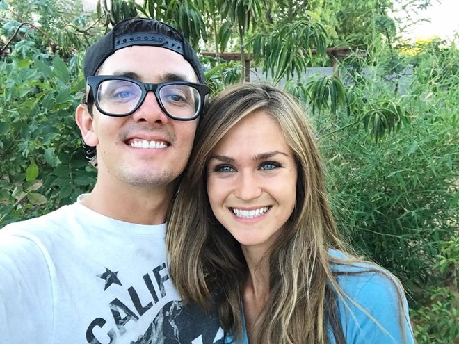 Khu vườn đủ loại rau quả sạch của cặp đ&ocirc;i bỏ phố về qu&ecirc; - Ảnh 1.