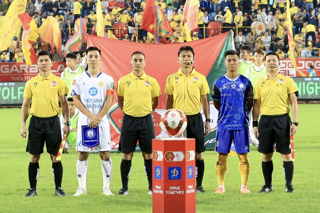 Vụ quả 11m tranh cãi ở V.League: Trọng tài từng bị VPF treo còi vĩnh viễn, chê chuyên môn kém - Ảnh 4.