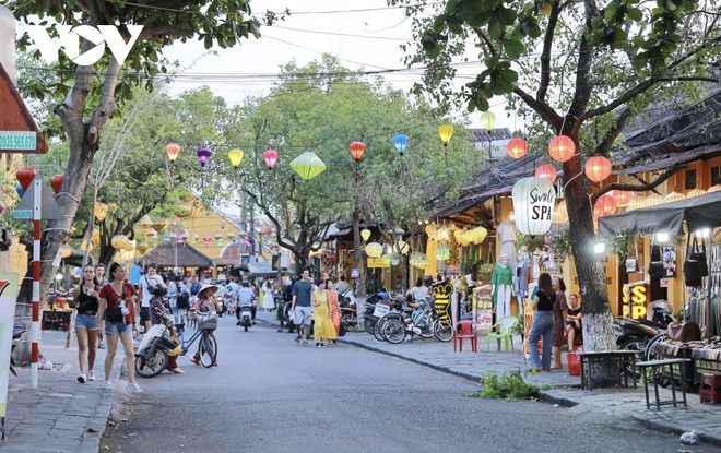 Hội An lùi thời gian thực hiện phân luồng du khách vào phố cổ - Ảnh 1.