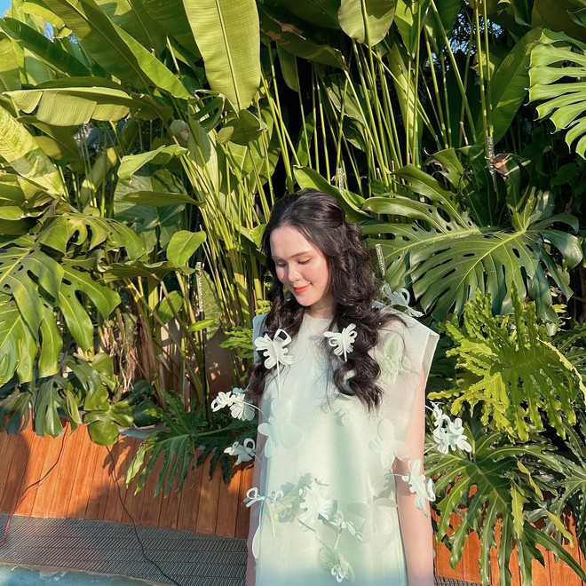 Duy Mạnh chụp ảnh cho vợ bầu Quỳnh Anh thế n&agrave;o m&agrave; từ 27 tuổi biến th&agrave;nh qu&yacute; b&agrave;, d&igrave;m triệt để nhan sắc - Ảnh 7.