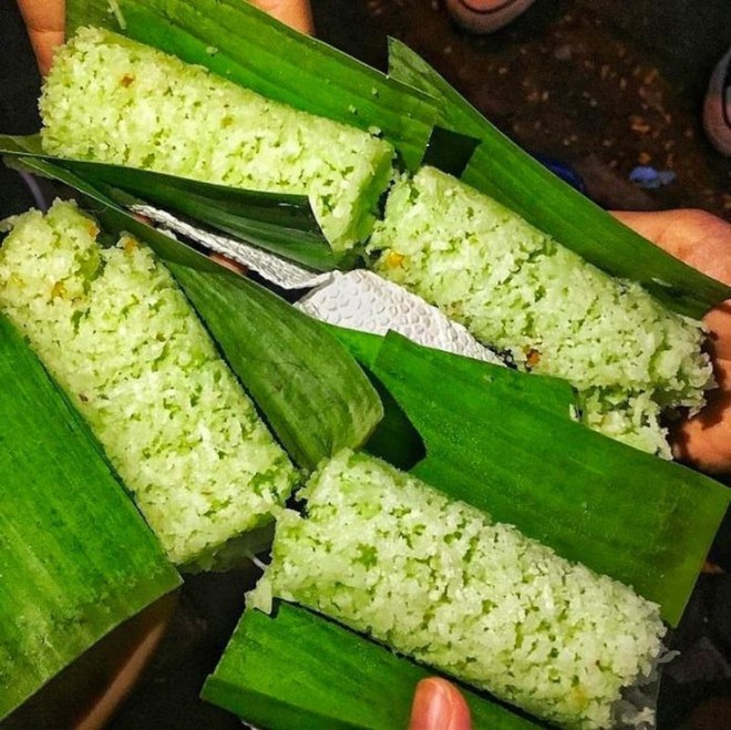 Chợt th&egrave;m m&oacute;n b&aacute;nh ống l&aacute; dứa ăn vặt tuổi thơ d&acirc;n d&atilde; một thời - Ảnh 4.
