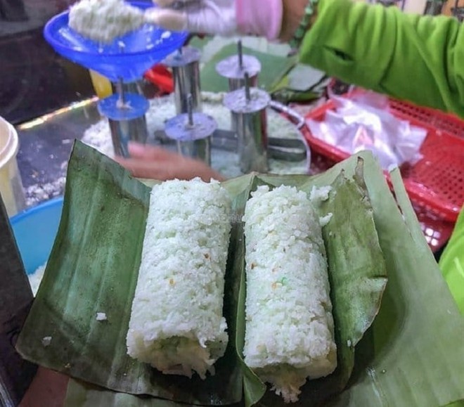 Chợt th&egrave;m m&oacute;n b&aacute;nh ống l&aacute; dứa ăn vặt tuổi thơ d&acirc;n d&atilde; một thời - Ảnh 3.
