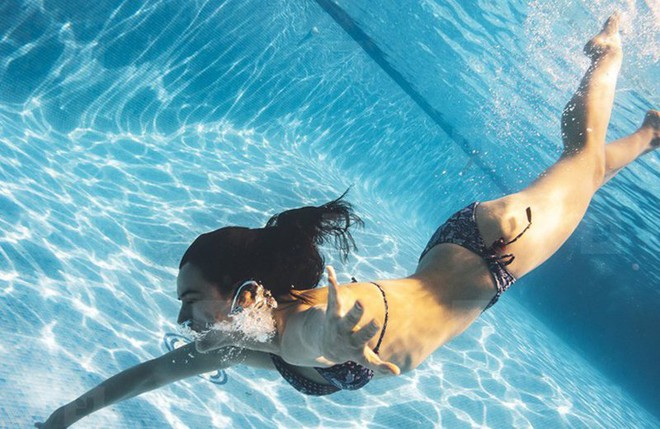 Đi bơi mùa hè: Chuyên gia khuyến cáo cách bảo vệ da và tóc - Ảnh 1.