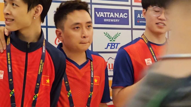 Giành HCĐ tại SEA Games 32, tuyển thủ VALORANT Việt Nam ủ rũ, HLV đỏ hoe mắt - Ảnh 4.