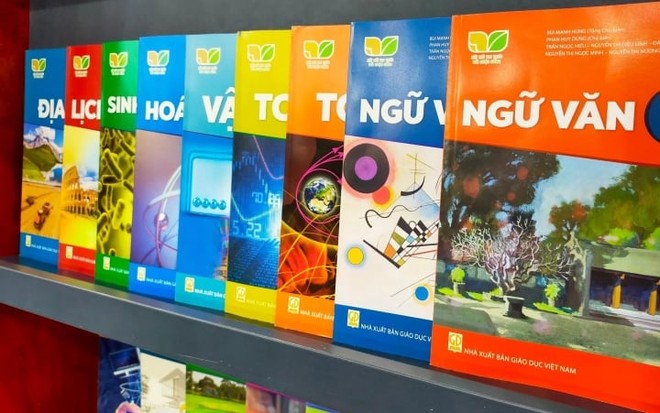 Hà Nội và TP.HCM công bố sách giáo khoa được chọn sử dụng năm học 2023 - 2024 - Ảnh 1.