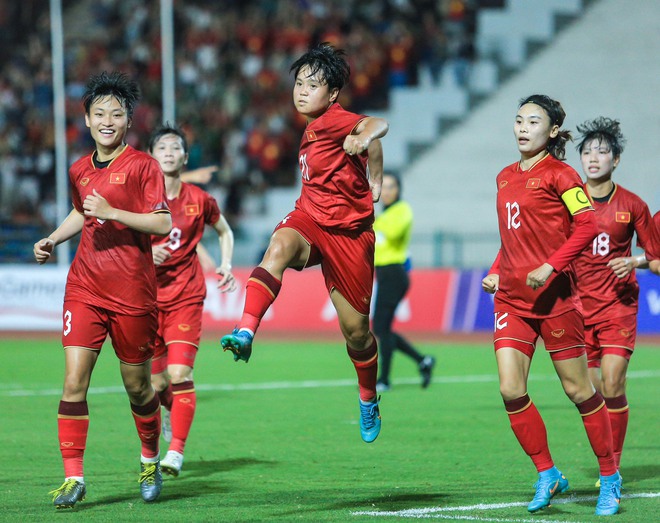 Đ&aacute;nh bại chủ nh&agrave; Campuchia 4-0, ĐT nữ Việt Nam thẳng tiến v&agrave;o chung kết SEA Games 32 - Ảnh 5.