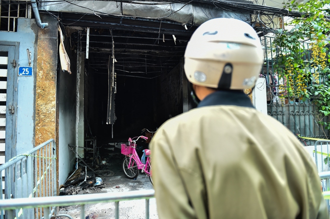 Từ vụ cháy khiến 4 bà cháu tử vong ở Hà Nội: Hiểm hoạ từ những “chuồng cọp” quây kín nhà dân - Ảnh 3.