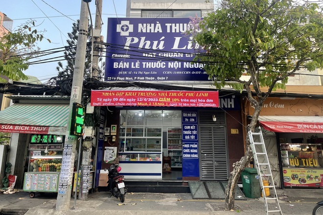 CLIP: Nữ dược sĩ ở TP.HCM bị lừa v&igrave; qu&aacute; thương người - Ảnh 2.
