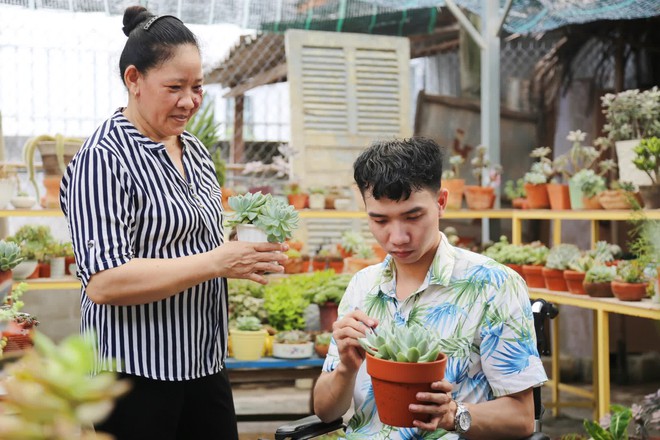 Chàng thạc sĩ mất đôi chân, từng trầm cảm đến mức tự tử: Mẹ đã kéo tôi ra khỏi quãng thời gian tăm tối nhất cuộc đời - Ảnh 6.