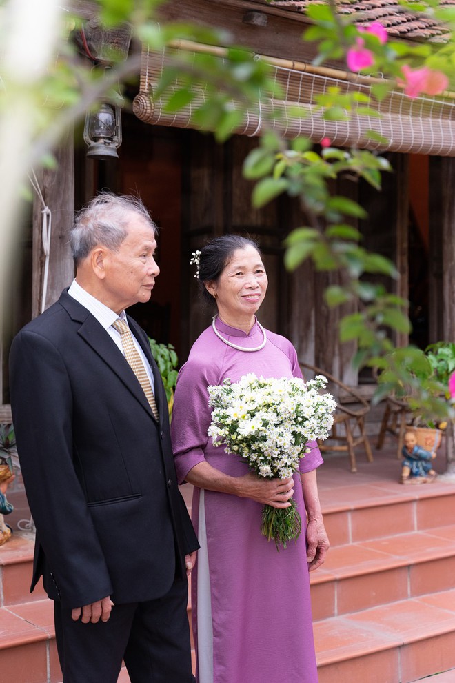Đ&ocirc;i vợ chồng n&ecirc;n duy&ecirc;n sau v&agrave;i lần gặp gỡ v&agrave; lễ kỷ niệm 45 năm chung chiến h&agrave;o đầy x&uacute;c động - Ảnh 7.