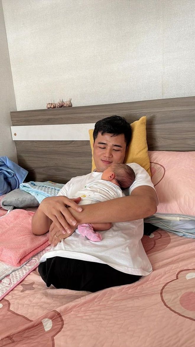 Niềm hạnh ph&uacute;c l&agrave;m cha của người đ&agrave;n &ocirc;ng kh&ocirc;ng ch&acirc;n - Ảnh 2.