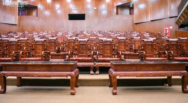 Bên trong khán phòng nhà hát có 341 ghế Đồng Kỵ gây tranh cãi ở Bắc Ninh - Ảnh 7.