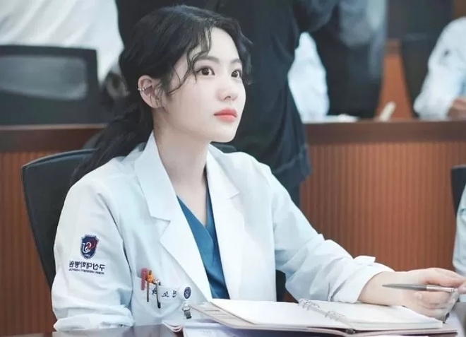 Mỹ nhân xinh nhất Doctor Cha gây tranh …