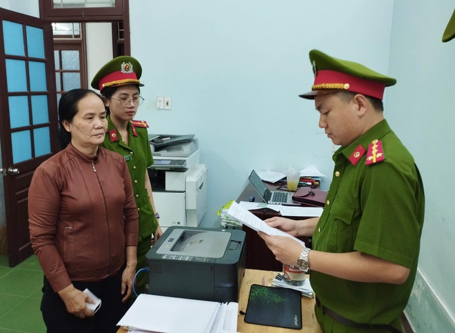 Lừa đảo người ngh&egrave;o chạy trợ cấp v&agrave; mua nh&agrave; ở x&atilde; hội - Ảnh 1.