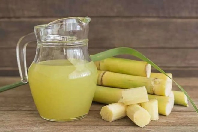 Nắng n&oacute;ng uống nước m&iacute;a cực tốt nhưng c&oacute; 5 nh&oacute;m người dưới đ&acirc;y cần hạn chế - Ảnh 1.
