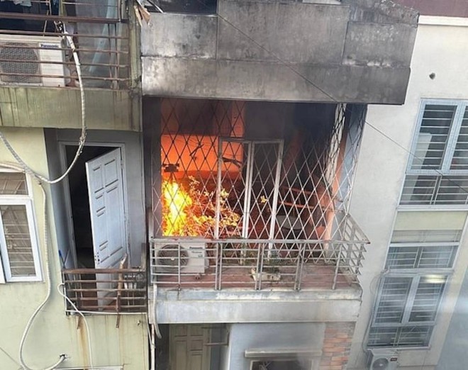 5 người thoát nạn trong đám cháy nhờ căn hộ không lắp chuồng cọp - Ảnh 2.