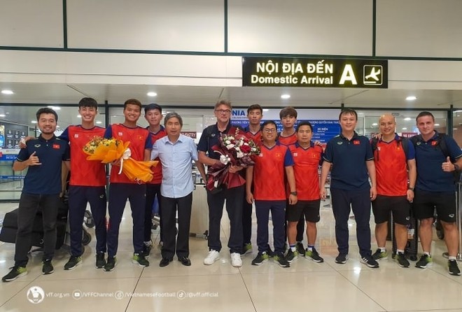 U22 Việt Nam lặng lẽ về nước, kết thúc hành trình SEA Games 32 - Ảnh 1.