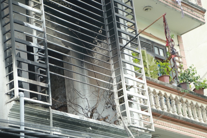 Từ vụ cả gia đình leo ban công thoát nạn cháy nhà ở Hà Nội: Hãy bỏ chuồng cọp và dạy con biết xử lý thế nào khi có hỏa hoạn - Ảnh 2.