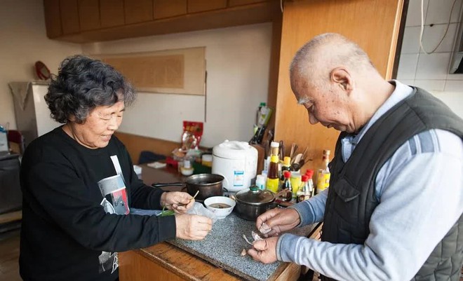 Sau lần nhập viện một m&igrave;nh, t&ocirc;i quyết b&aacute;n nh&agrave; khoảng 3 tỷ đồng v&agrave;o viện dưỡng l&atilde;o: Mong dựa v&agrave;o con c&aacute;i may rủi chẳng kh&aacute;c chờ tr&uacute;ng số - Ảnh 1.