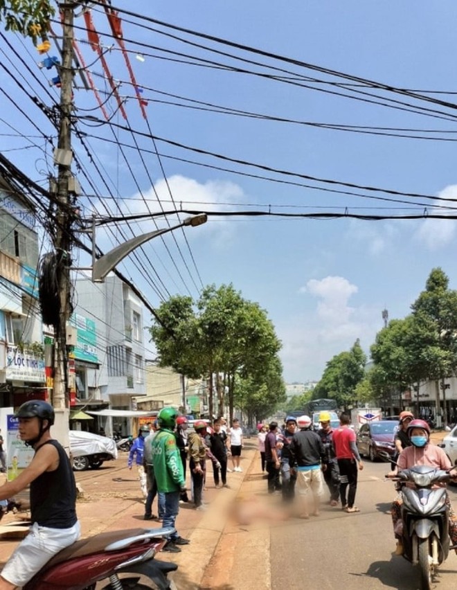 Rơi từ độ cao 6 m, nam c&ocirc;ng nh&acirc;n ở Gia Lai tử vong - Ảnh 1.