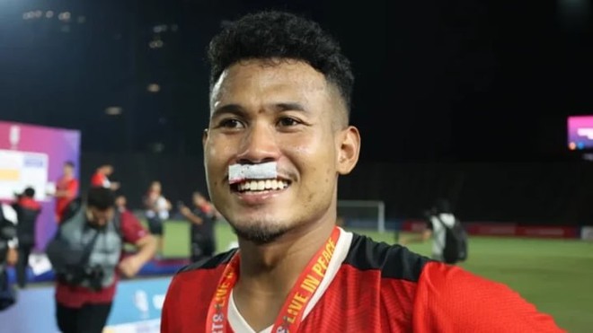 Cầu thủ U22 Thái Lan đánh cùi chỏ, hậu vệ U22 Indonesia khâu 4 mũi - Ảnh 1.