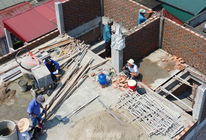 H&agrave; Nội: Người lao động quay quắt dưới nắng n&oacute;ng như đổ lửa - Ảnh 4.