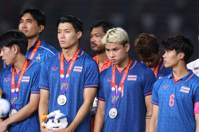 Nh&igrave;n U22 Th&aacute;i Lan ẩu đả Indonesia mới thấy tầm nh&igrave;n bầu Đức đ&aacute;ng gi&aacute; nhường n&agrave;o - Ảnh 2.