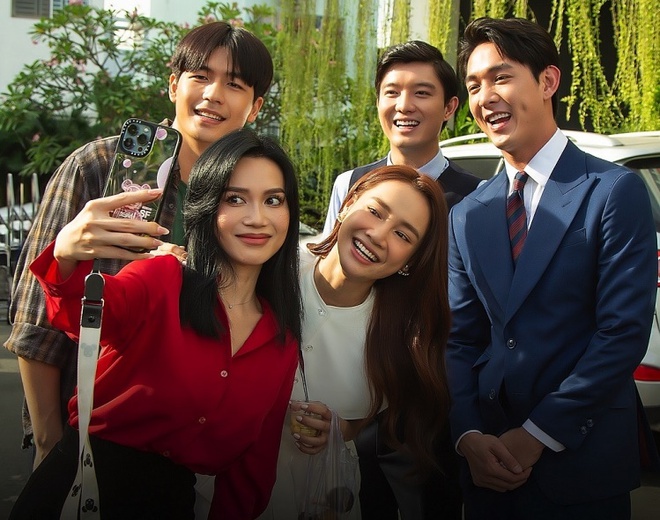 Mẹ bầu Nh&atilde; Phương trẻ đẹp tr&ecirc;n phim trường nhưng v&igrave; sao lại kh&oacute;c đỏ cả mắt? - Ảnh 3.