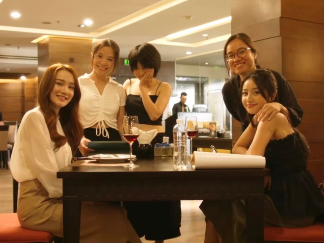 Mẹ bầu Nh&atilde; Phương trẻ đẹp tr&ecirc;n phim trường nhưng v&igrave; sao lại kh&oacute;c đỏ cả mắt? - Ảnh 4.
