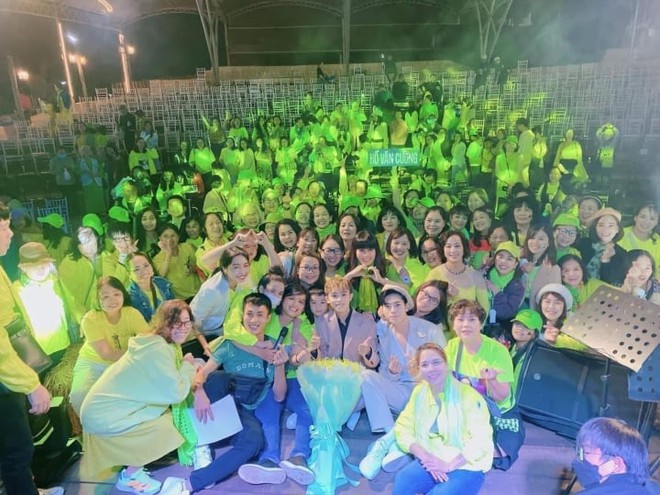 V&igrave; sao kh&aacute;n giả thường tặng tiền, v&agrave;ng sau mỗi show diễn cho Hồ Văn Cường? - Ảnh 3.