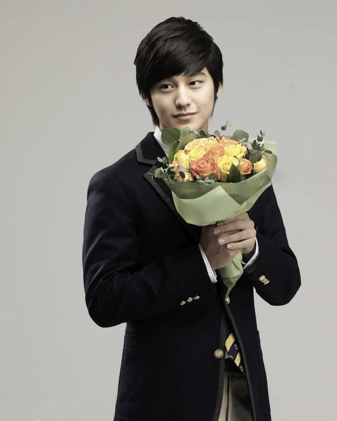 Kim Bum được khen ngợi vì ngoại hình không thay đổi sau 14 năm đóng Vườn Sao Băng - Ảnh 2.