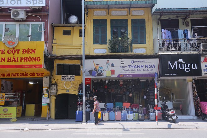 Đoạn đường bỏng r&aacute;t dưới nắng v&igrave; thiếu c&acirc;y xanh - Ảnh 13.
