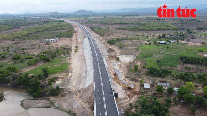 Ngắm hai cao tốc Nha Trang - Cam Lâm, Vĩnh Hảo - Phan Thiết dài 150 km đi vào khai thác - Ảnh 13.