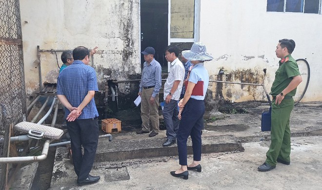 Vụ con đỉa trong b&igrave;nh nước: C&ocirc;ng bố kết quả x&eacute;t nghiệm c&aacute;c mẫu nước - Ảnh 1.
