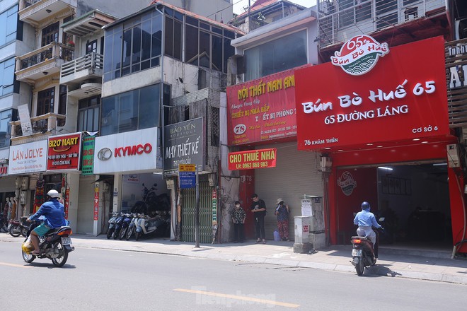 Đoạn đường bỏng r&aacute;t dưới nắng v&igrave; thiếu c&acirc;y xanh - Ảnh 10.