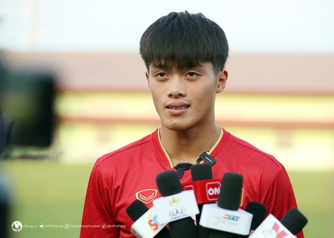 Tiền đạo Nguyễn Quốc Việt: &ldquo;Ch&uacute;ng t&ocirc;i đ&atilde; chuẩn bị rất tốt cho trận gặp U22 Singapore&rdquo; - Ảnh 2.