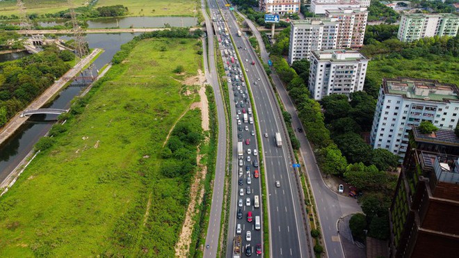 Người dân trở lại Thủ đô sớm, cửa ngõ Hà Nội ùn tắc nghiêm trọng - Ảnh 14.